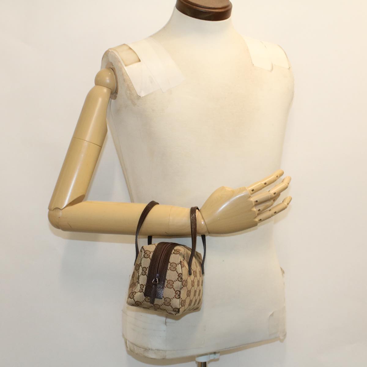 GUCCI GG Canvas Pouch Beige 124541 am4809