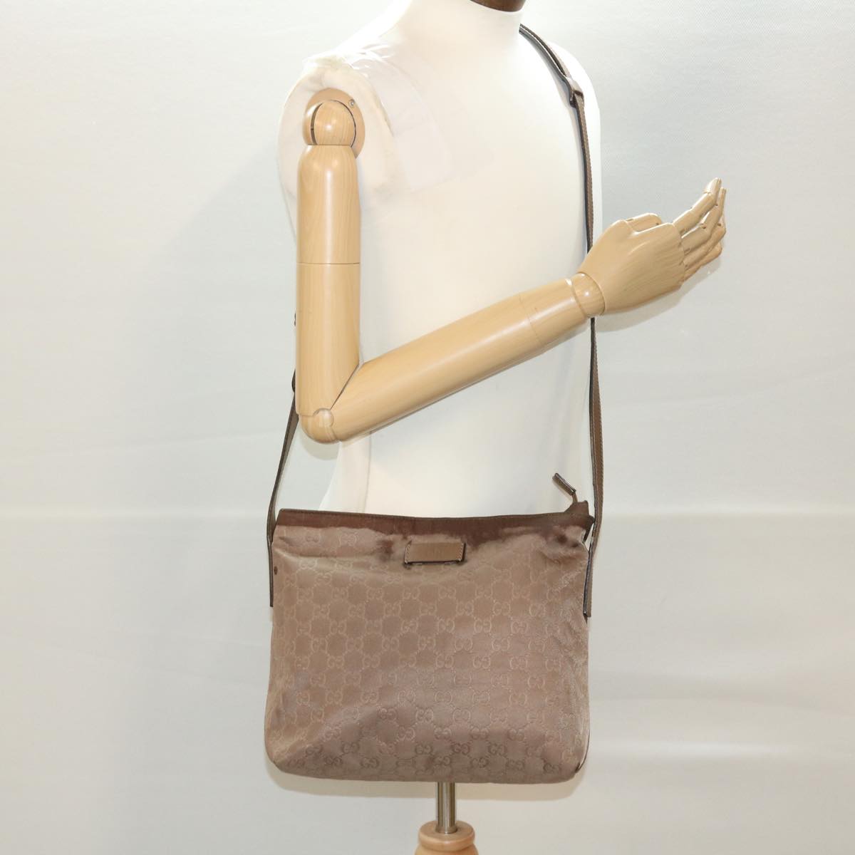 GUCCI GG Canvas Shoulder Bag Brown 314529 ar9228