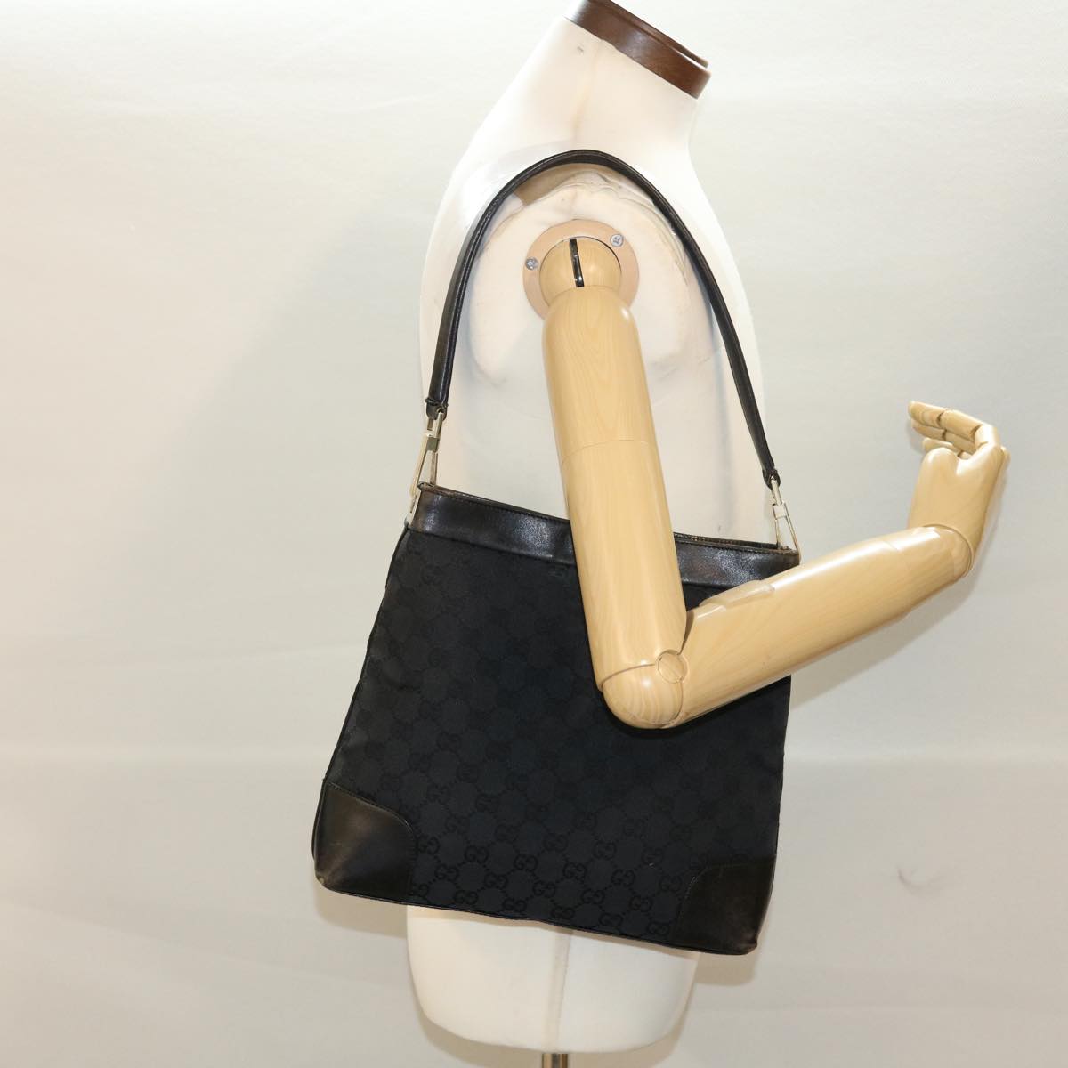 GUCCI GG Canvas Shoulder Bag Leather Black 001•4231 000926 ar9675B