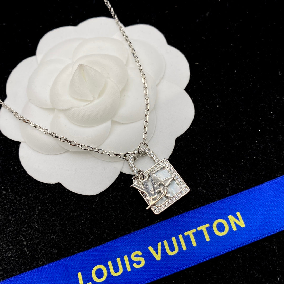 LV Necklaces 045