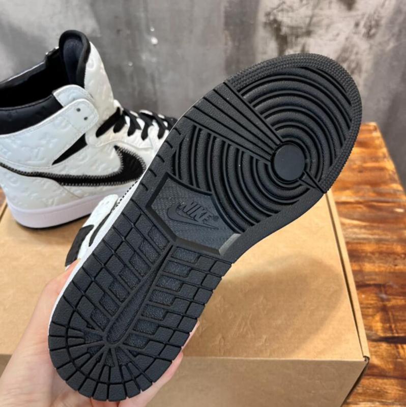 SAMC - NKE Shoes - 370