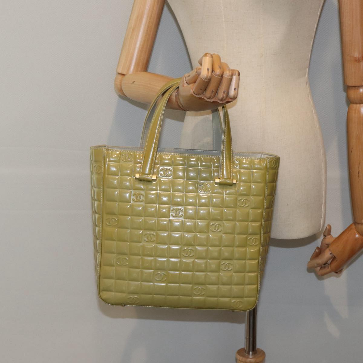 CHANEL Hand Bag Patent leather Yellow Gold CC bs17592