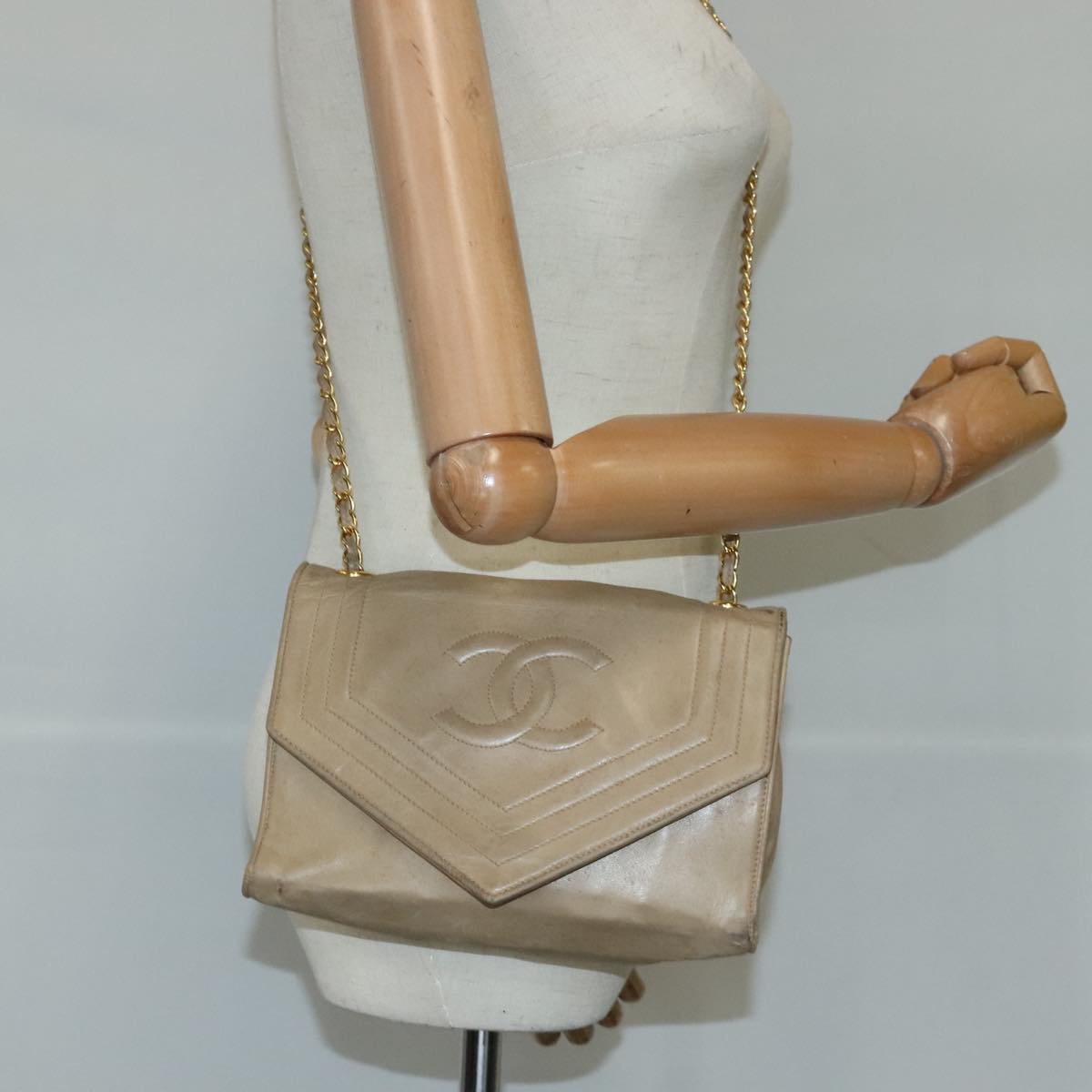 CHANEL Chain Shoulder Bag Lamb Skin Beige Gold CC bs19652