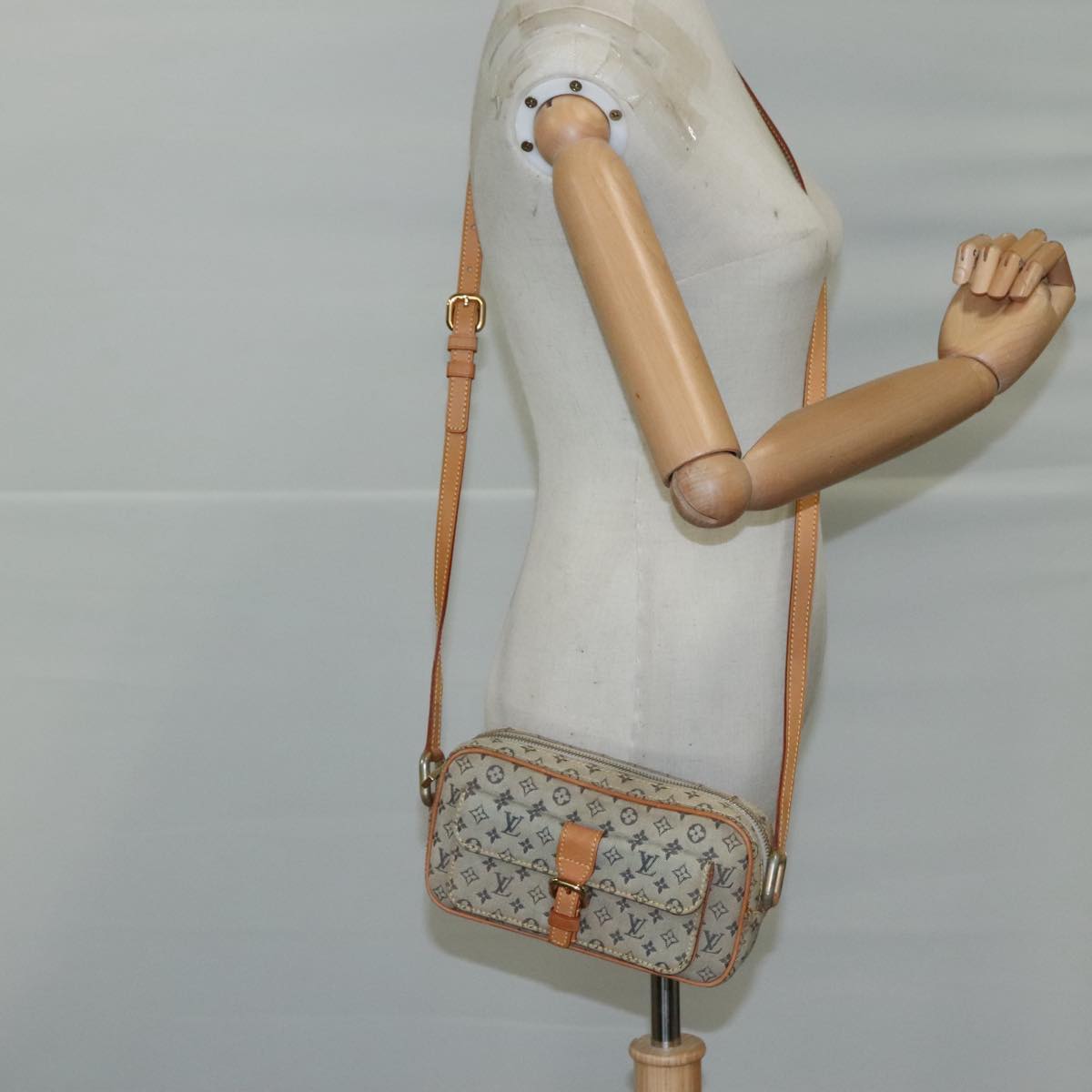 LOUIS VUITTON Monogram Mini Juliet MM Shoulder Bag Blue M92004 LV bs20797
