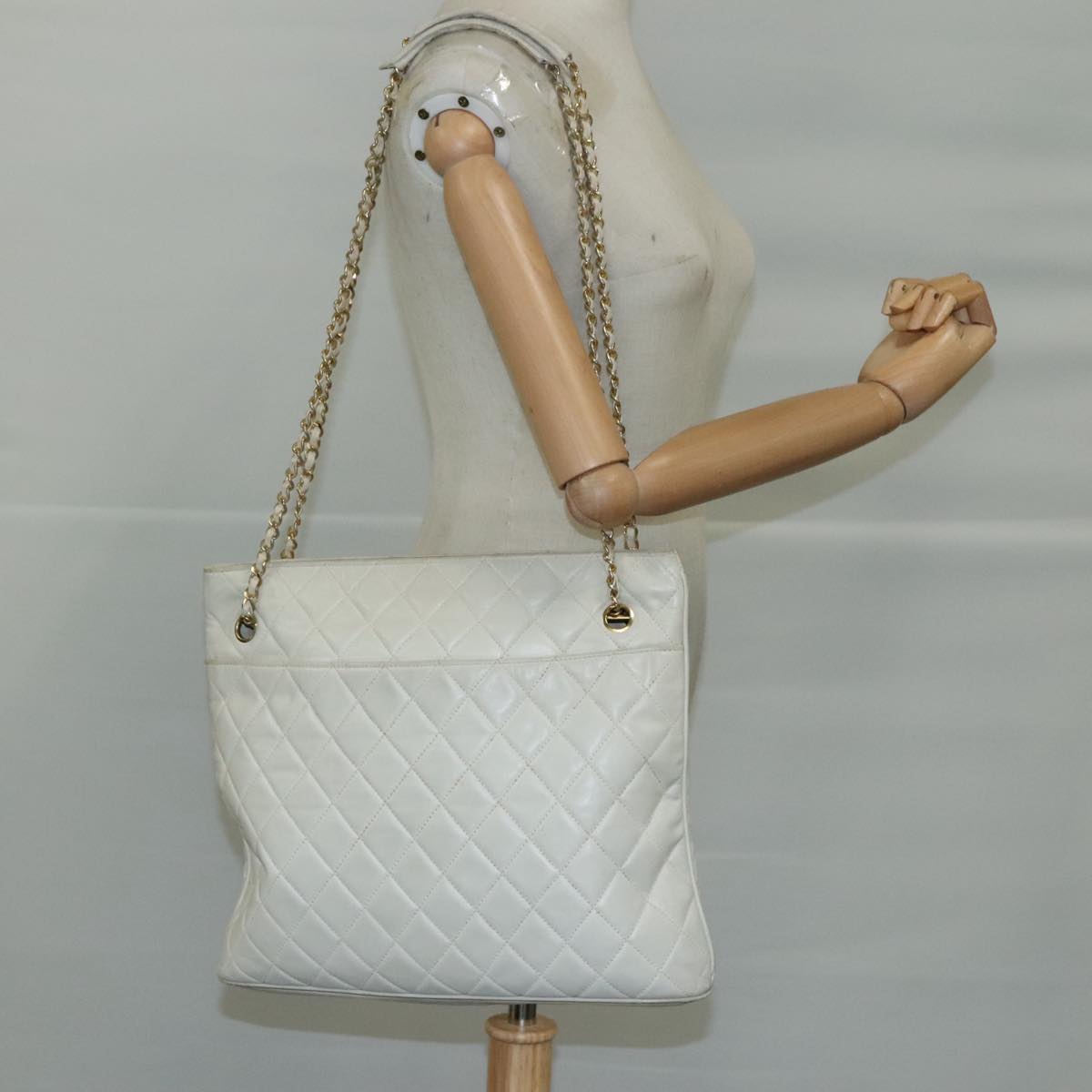 CHANEL Matelasse Chain Shoulder Bag Leather White Gold CC bs20903