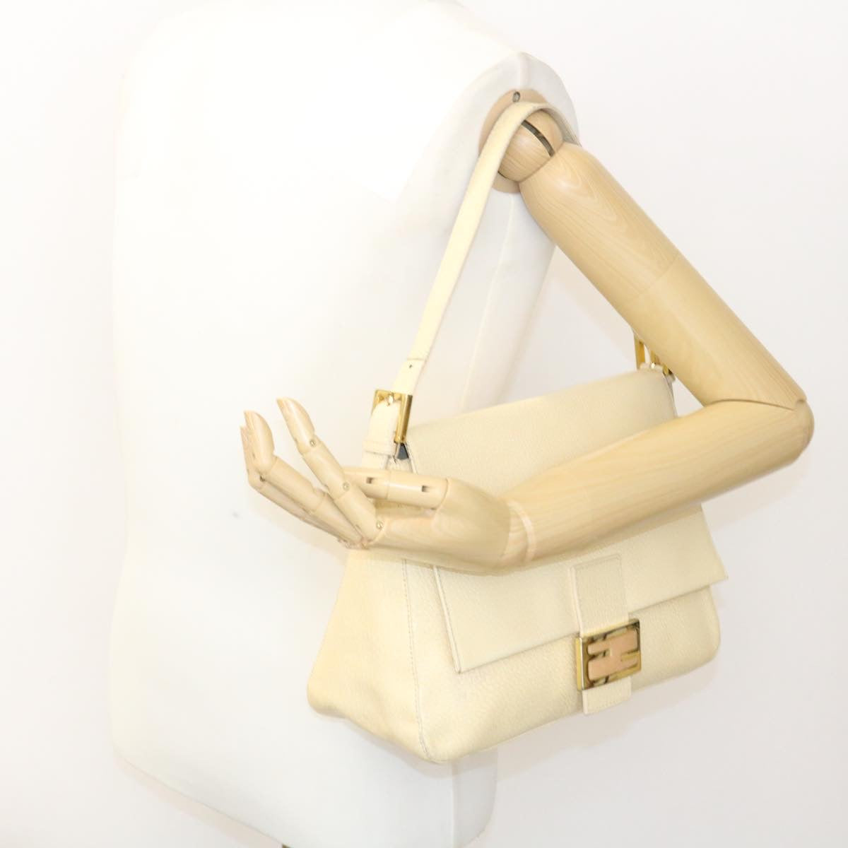FENDI Mamma Baguette Shoulder Bag Leather Cream bs441