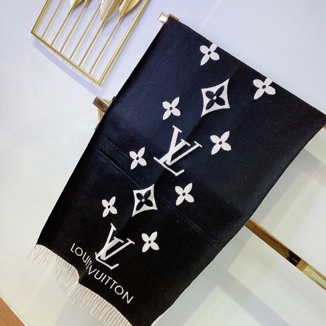 EN - Luxury LUV Scarf 036