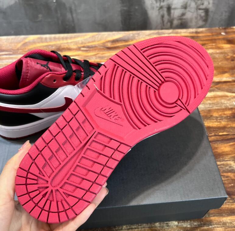 SAMC - NKE Shoes - 663