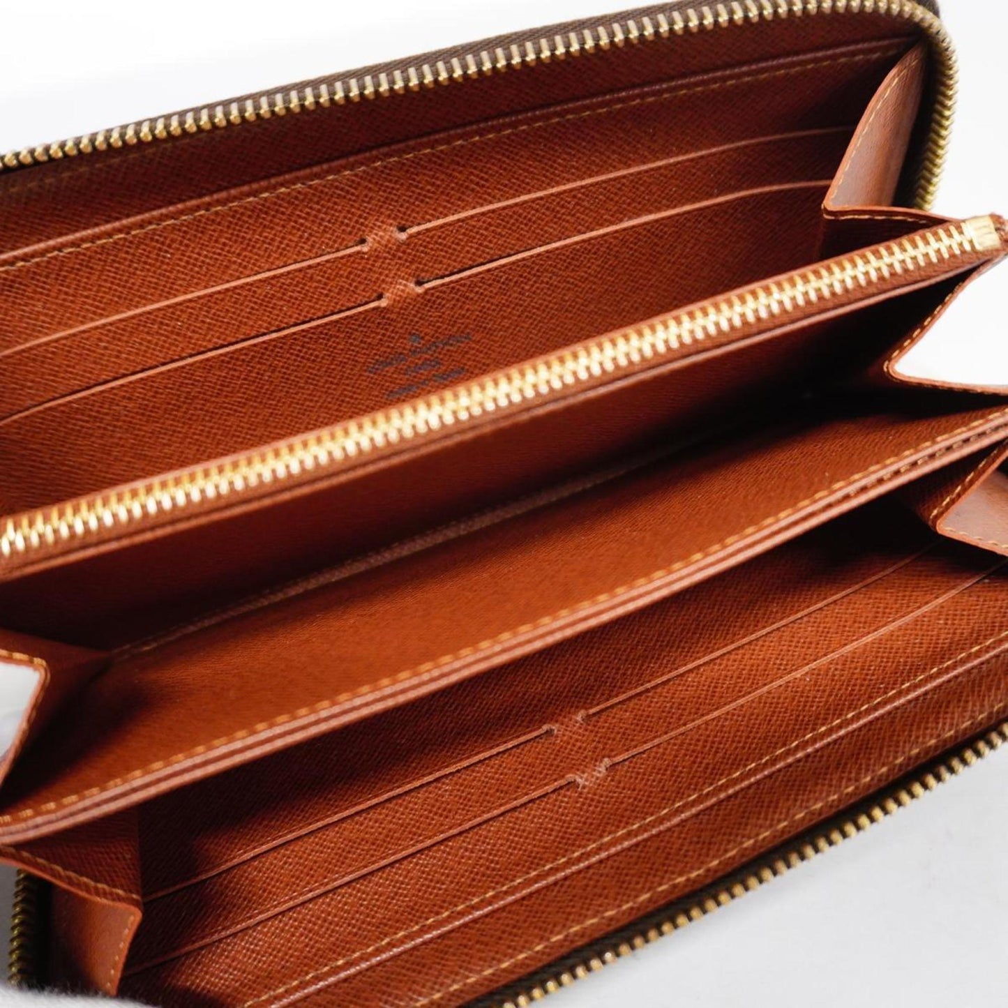 Louis Vuitton Zippy Canvas Wallet ()