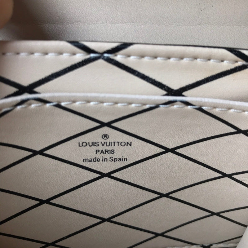 LOV2 Bags - Luxurious Bags 1610