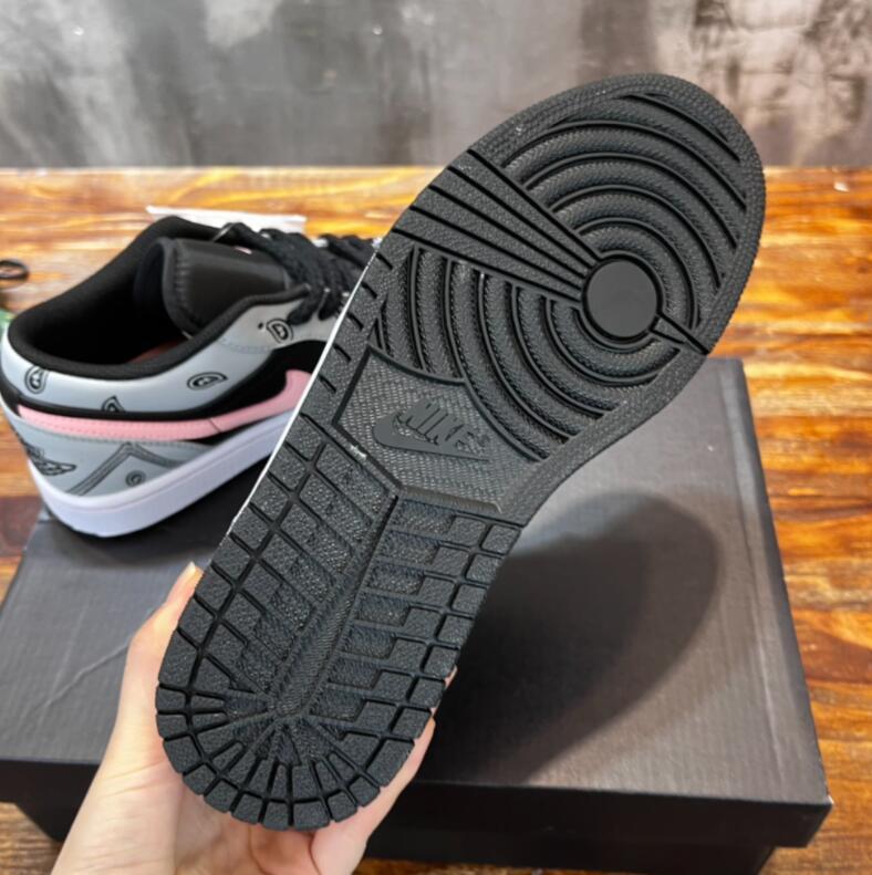 SAMC - NKE Shoes - 649