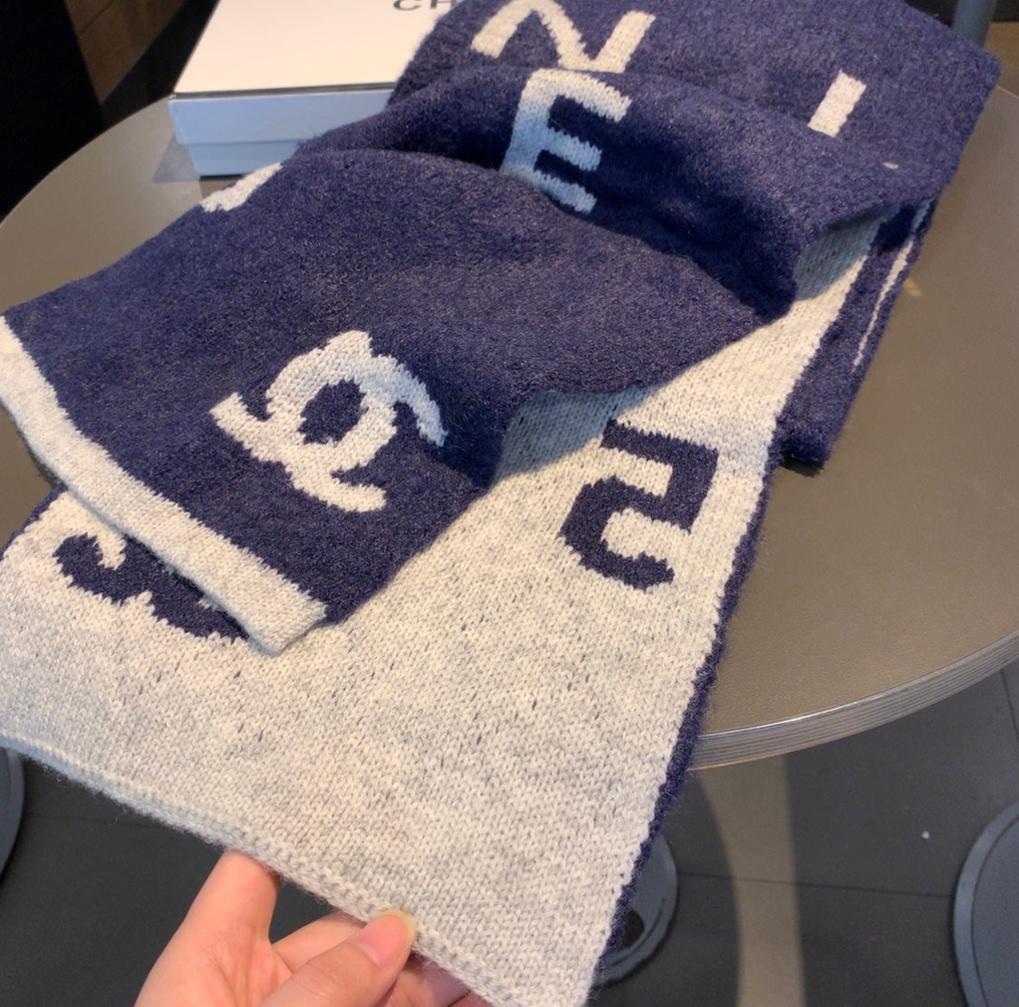 EN - Luxury CHL Scarf 007