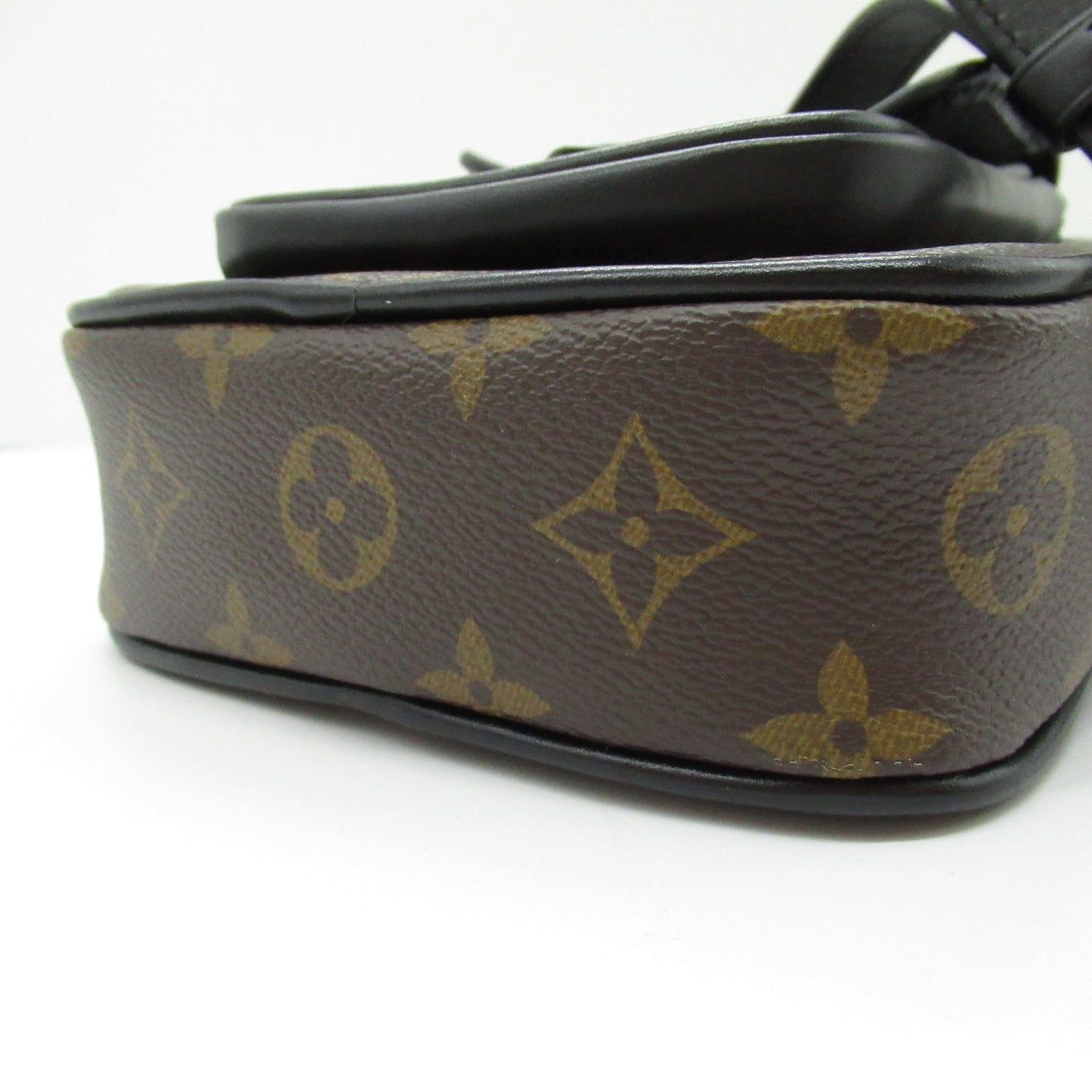 Louis Vuitton Christophers Wearable Wallet Shoulder Bag PVC Coated Canvas Monogram Macasters Brown M69404