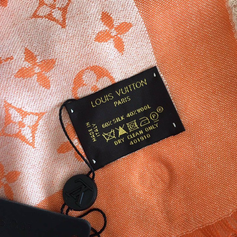EN - Luxury LUV Scarf 025