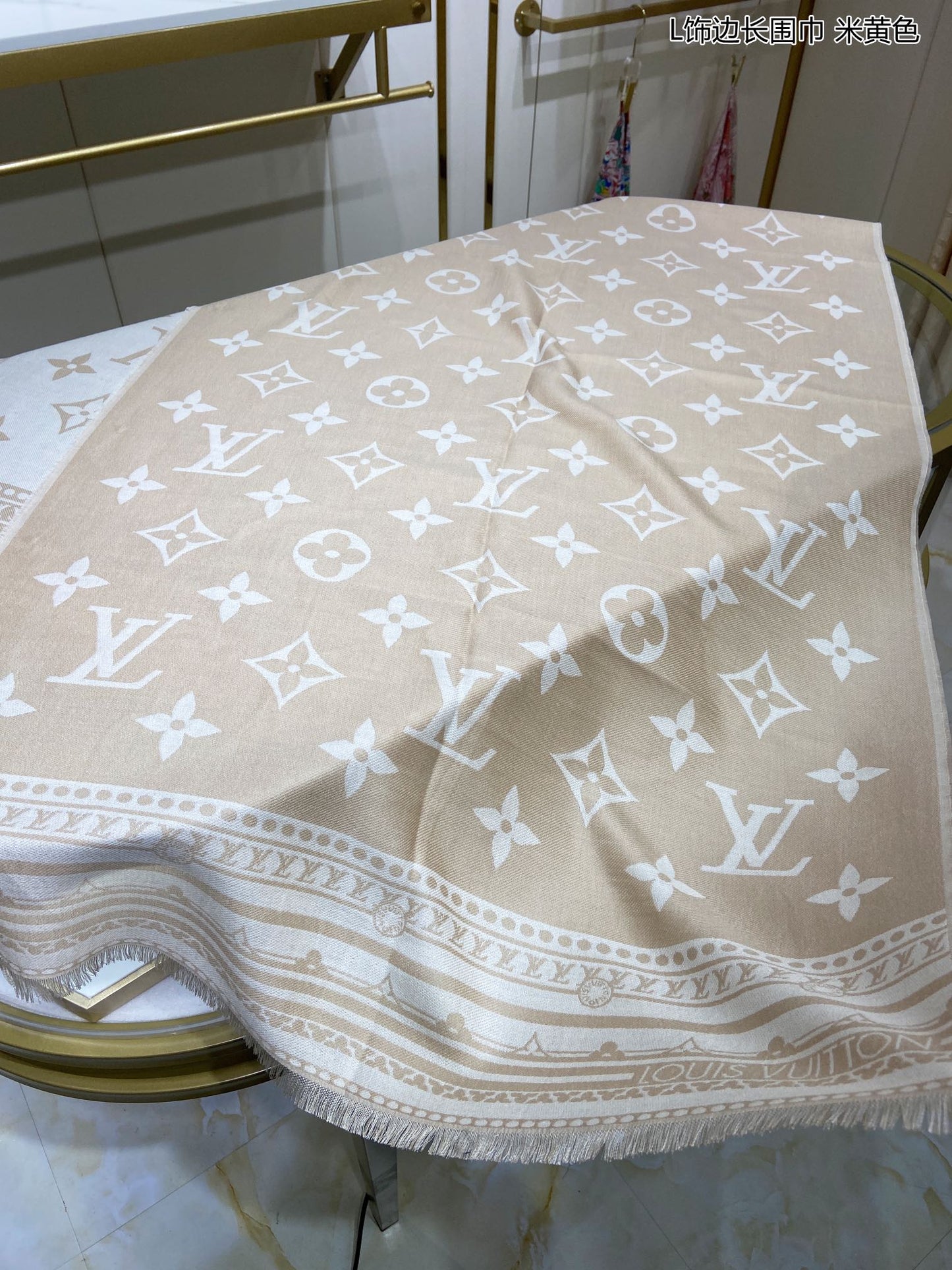EN - Luxury LUV Scarf 004