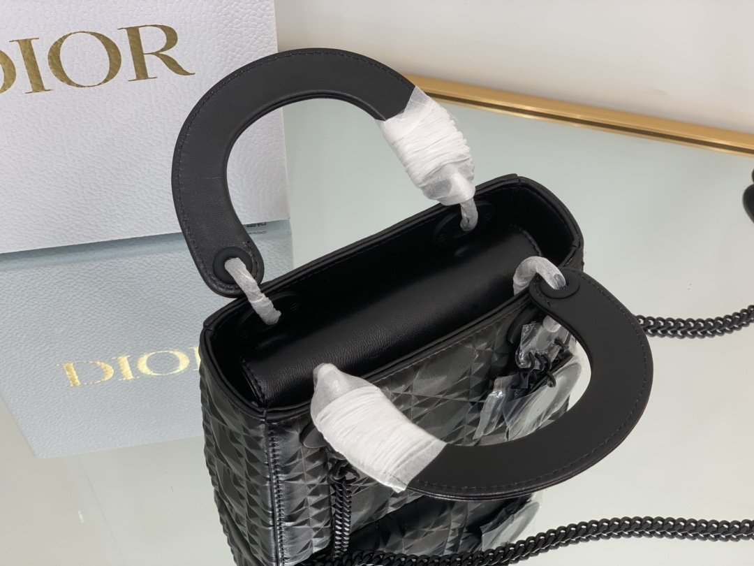 GLAMI Mini Lady Bag Black Cannage with Beaded Motif, Black, For Women Women’s Handbags, Crossbody Bags, 18cm CD M0505SNEA_M900