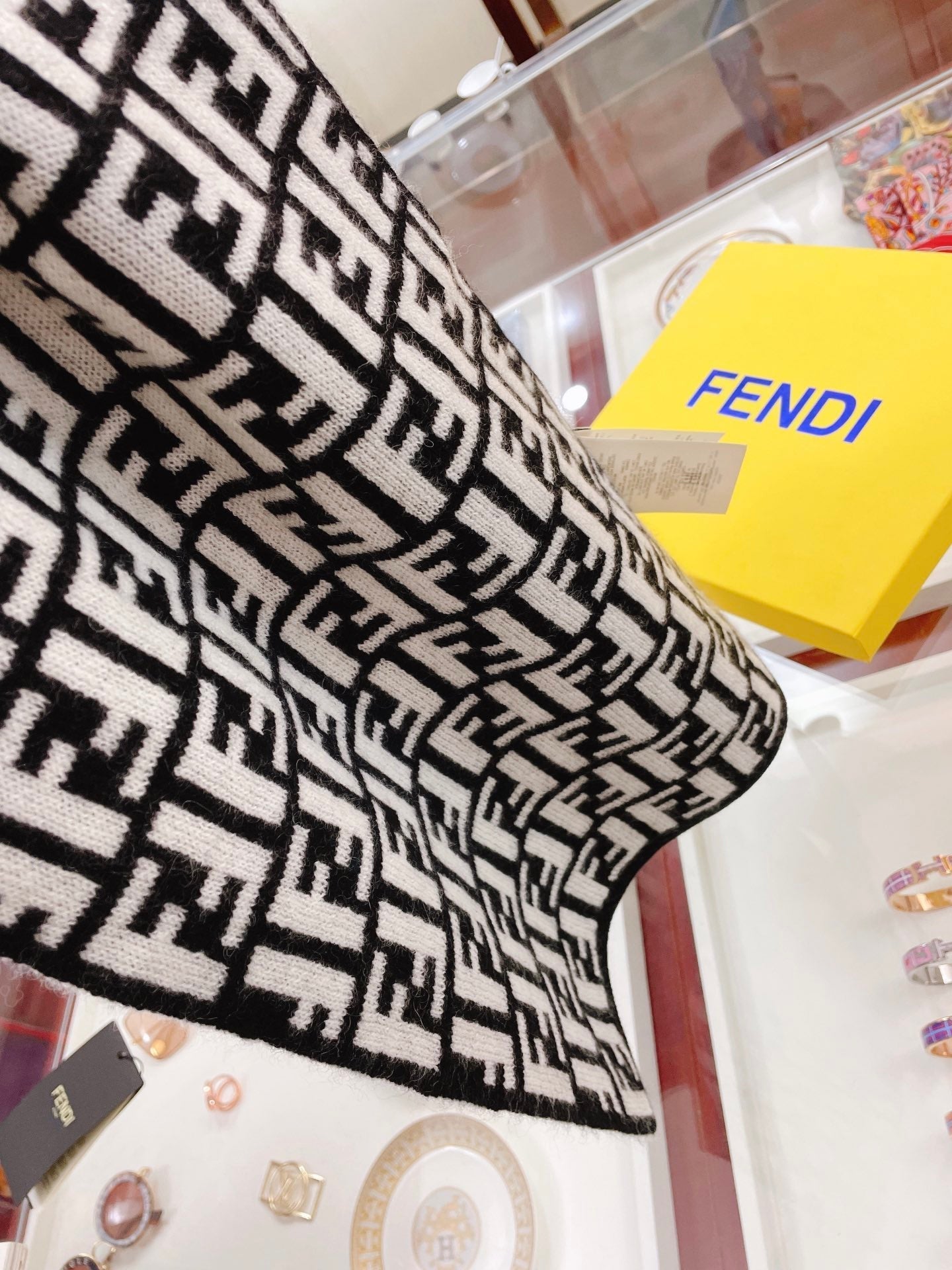 EN - Luxury FEI Scarf 004