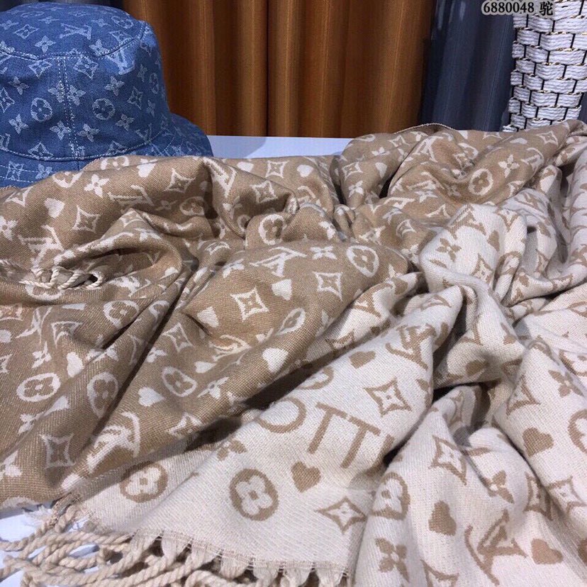 EN - Luxury LUV Scarf 032