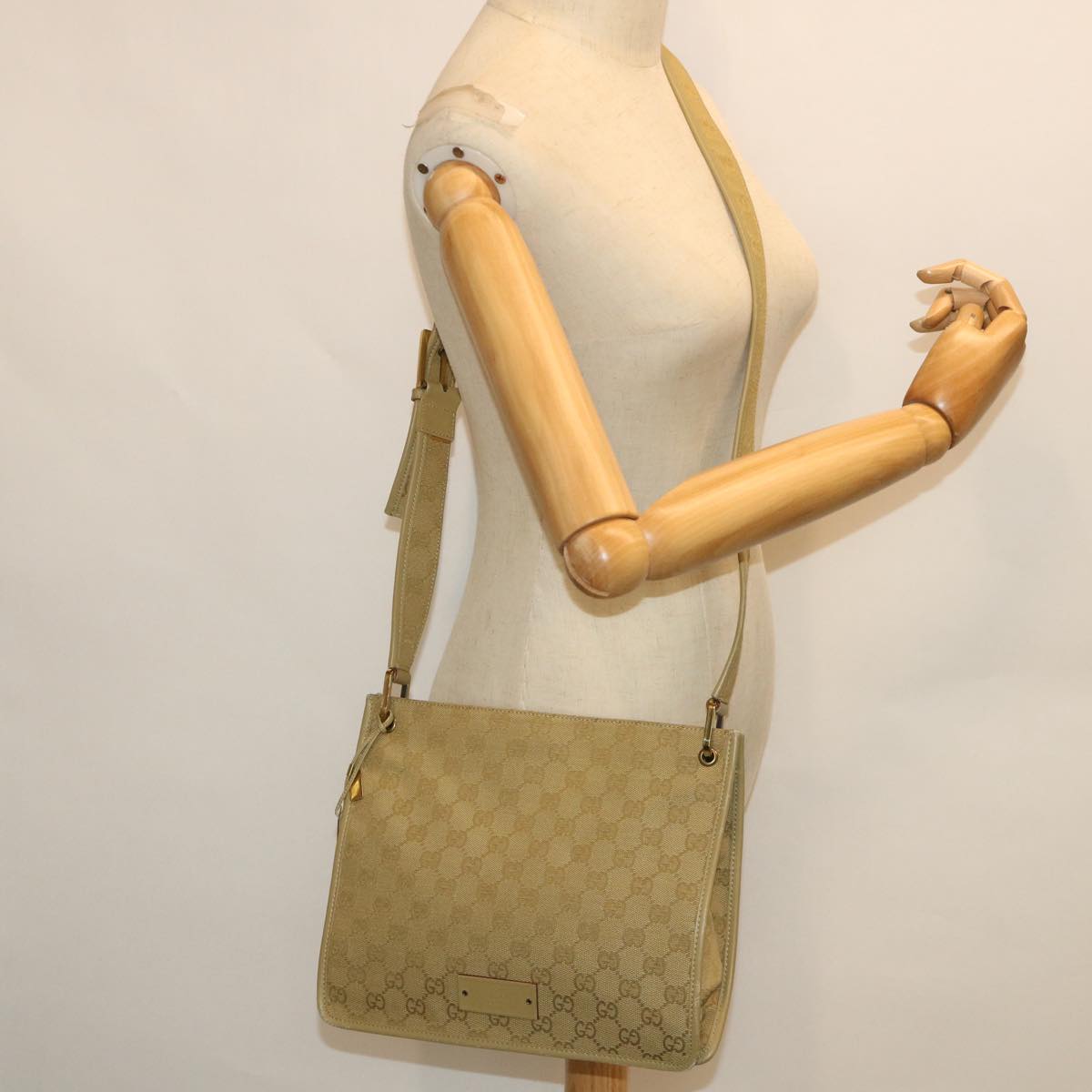 GUCCI GG Canvas Shoulder Bag Beige 91762 ep1900