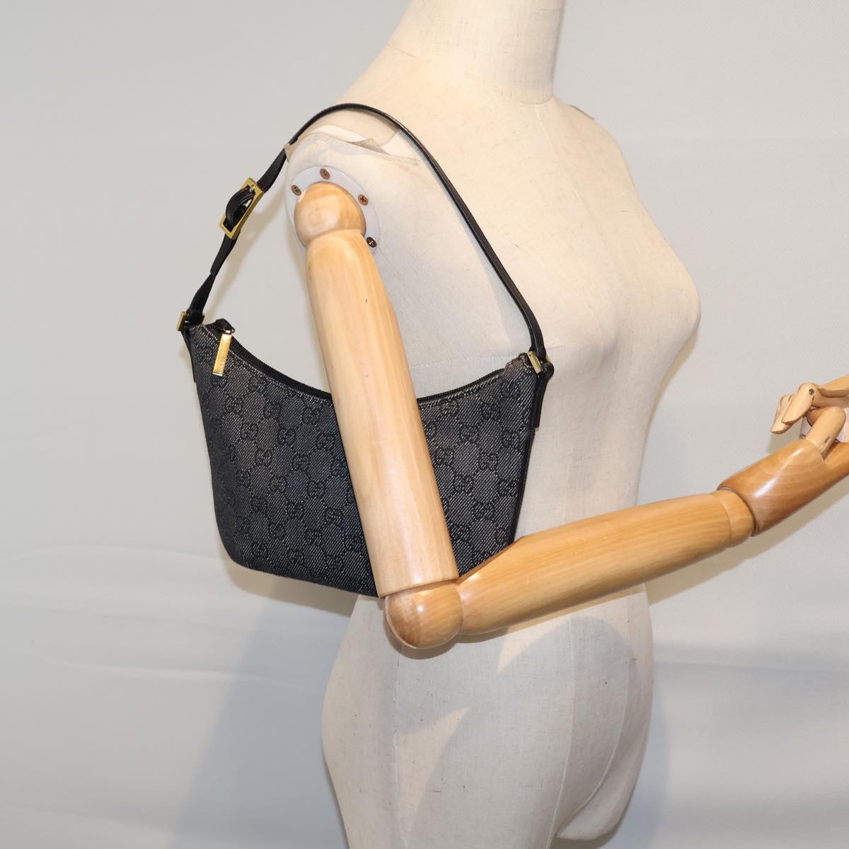 GUCCI GG Canvas Hand Bag Black ep3704