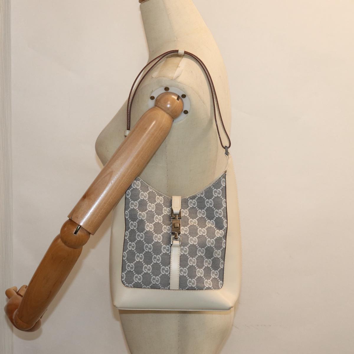 GUCCI GG Canvas Jackie Shoulder Bag White 001 3876 ep4890