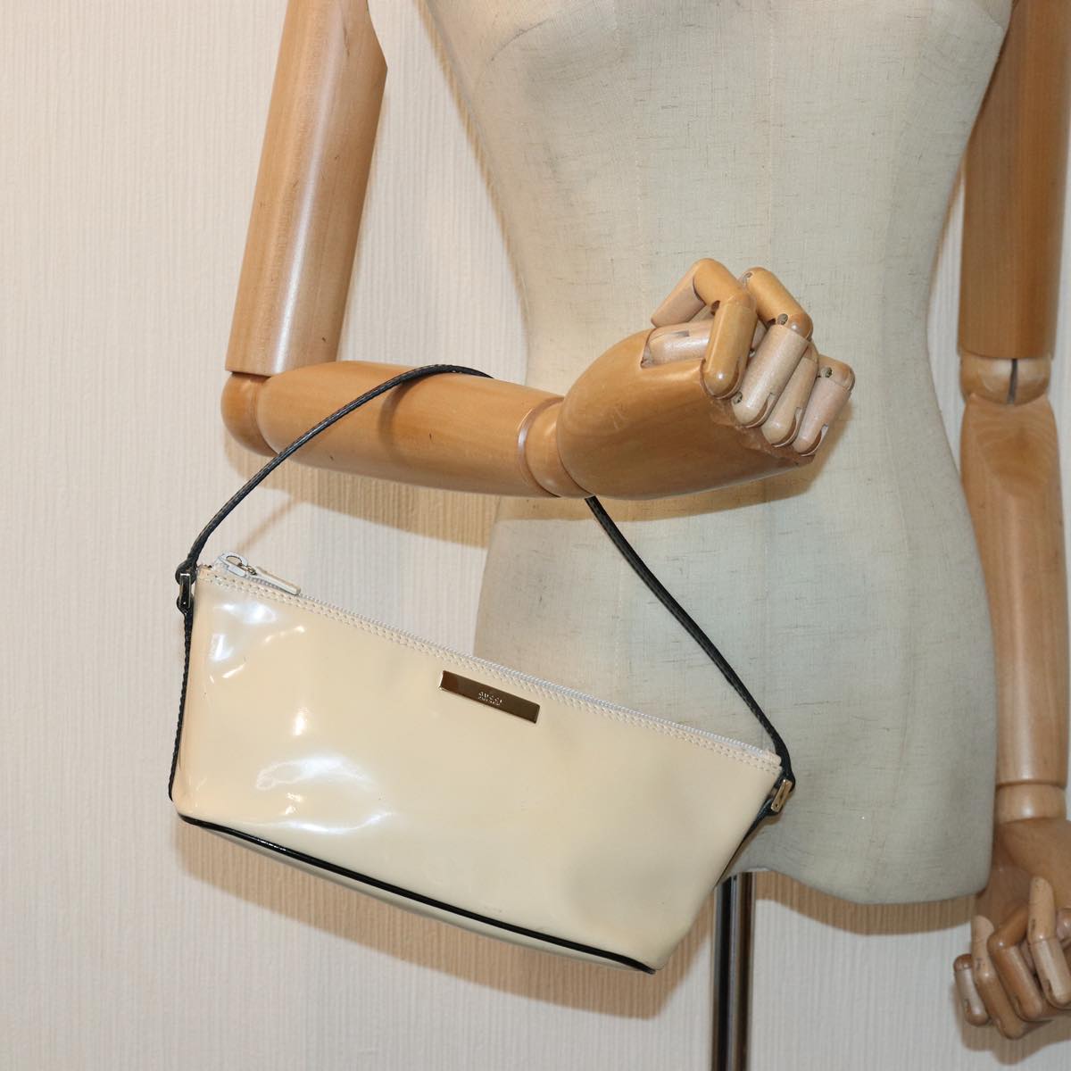 GUCCI Accessory Pouch Patent leather Vanilla Gold 039 1103 2123 ep5087