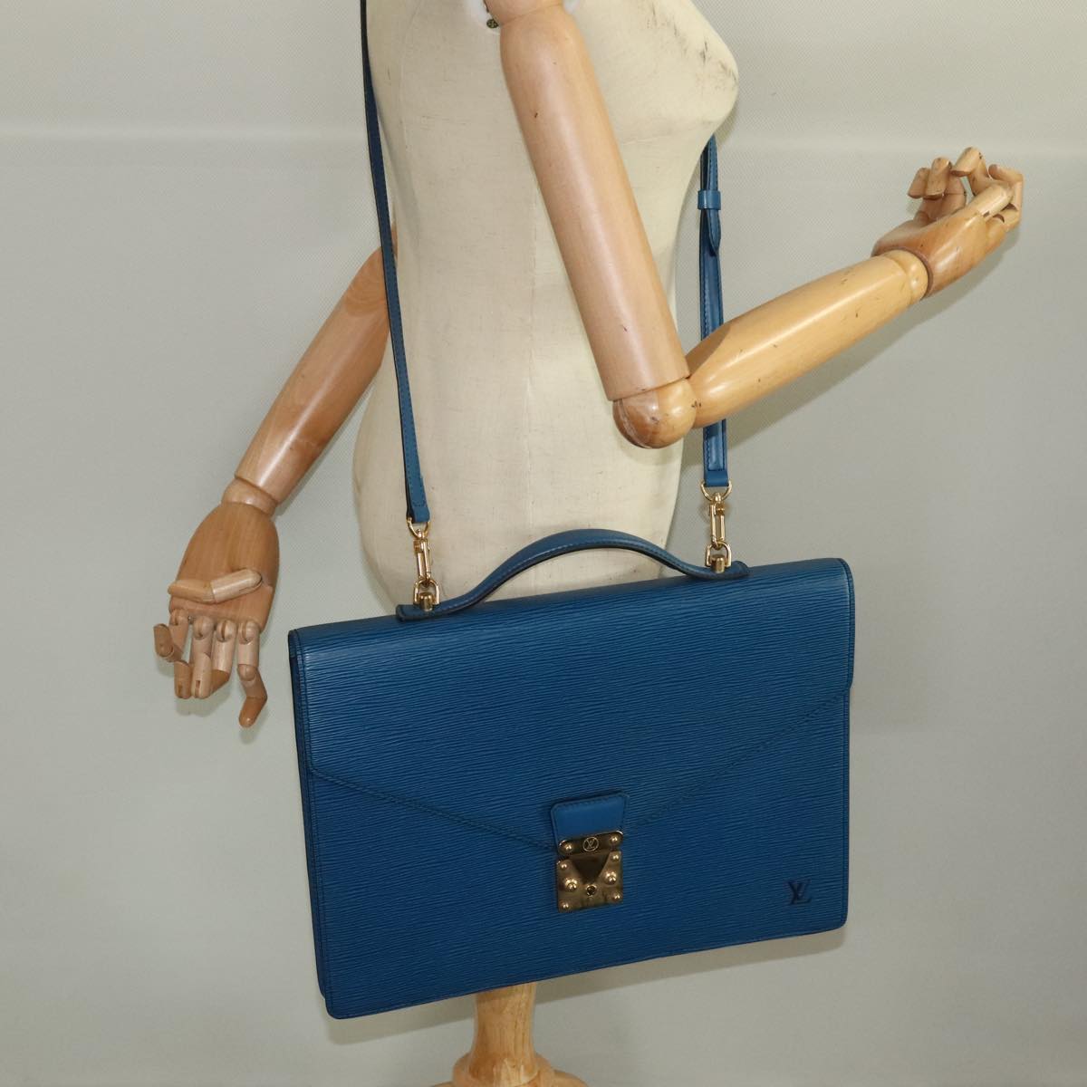 LOUIS VUITTON Epi Porte Documents Bandouliere Bag Toledo Blue LV ep6912