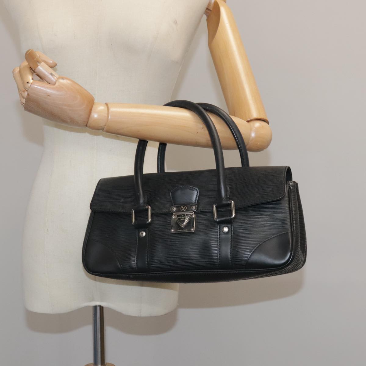 LOUIS VUITTON Epi Segur PM Hand Bag Black M58822 LV ep6944