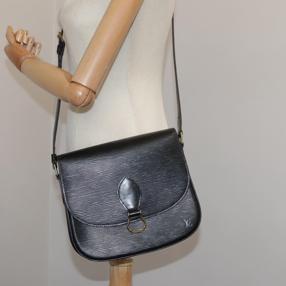 LOUIS VUITTON Epi Saint Cloud GM Shoulder Bag Black Noir M52192 LV ep7029