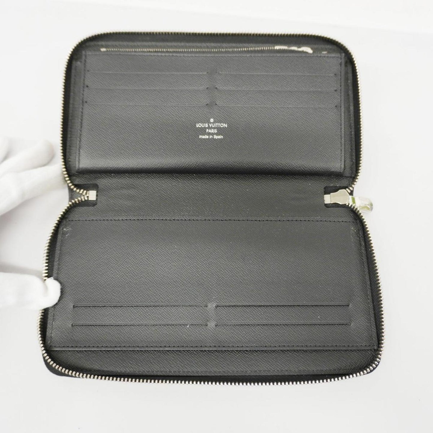 Louis Vuitton Zippy Organizer Leather Wallet ()