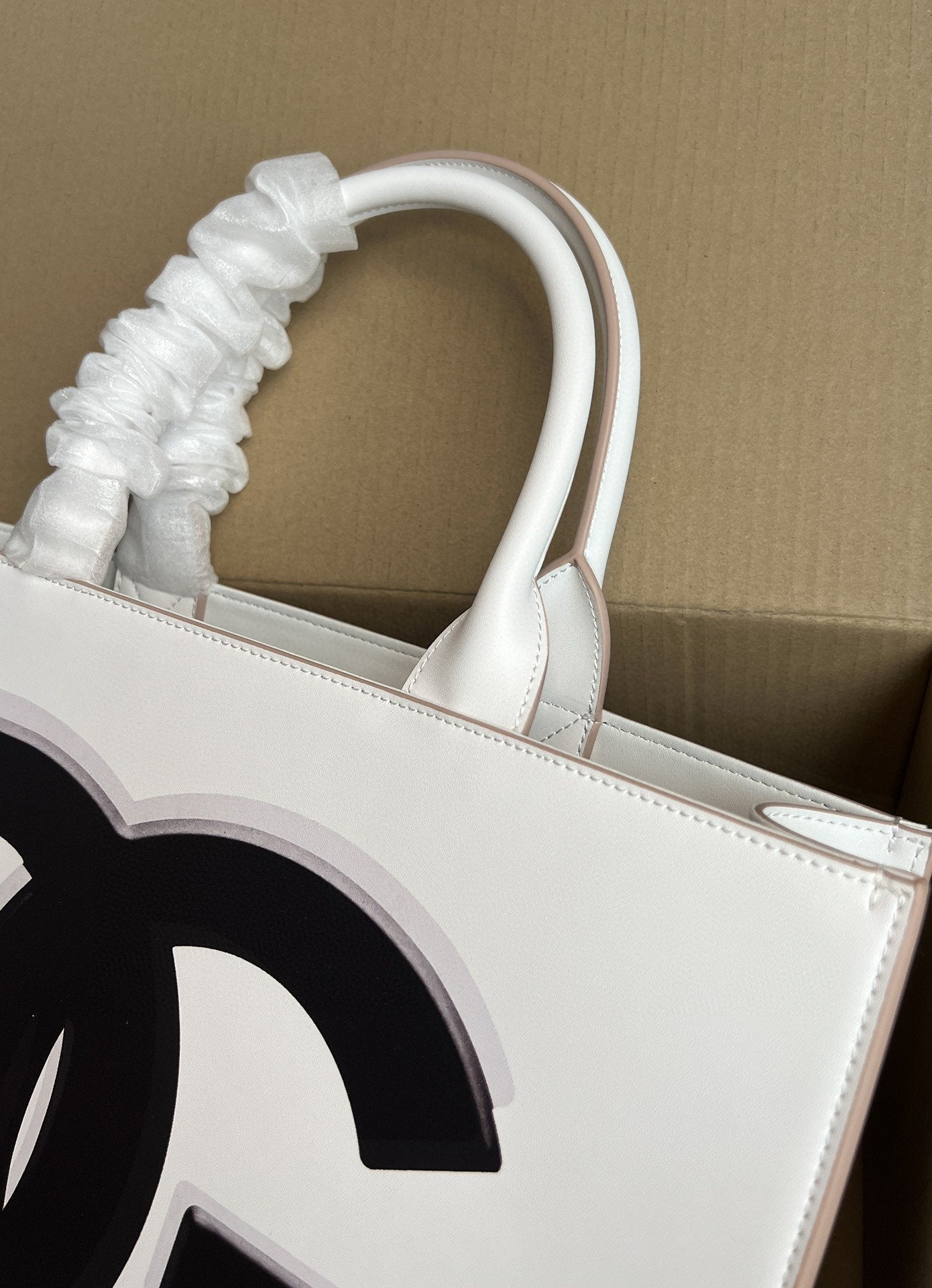 GLAMI Small GLAMI Daily Shopper With GLAMI Logo Print White For Women 14.6in/37cm GLAMIÂÂ