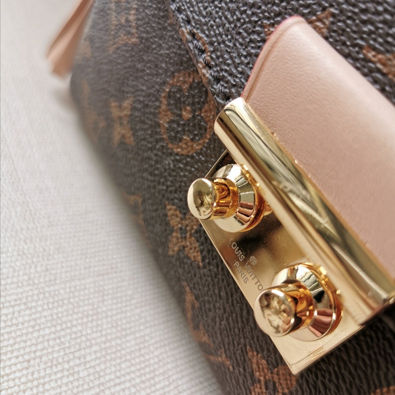 EN - New Arrival Bags LUV 255