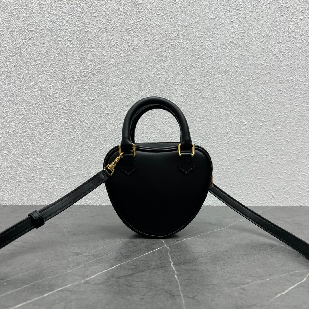 GLAMI MeGLAMIum Heart Bag Black For Women 6in/14.5cmÂÂ