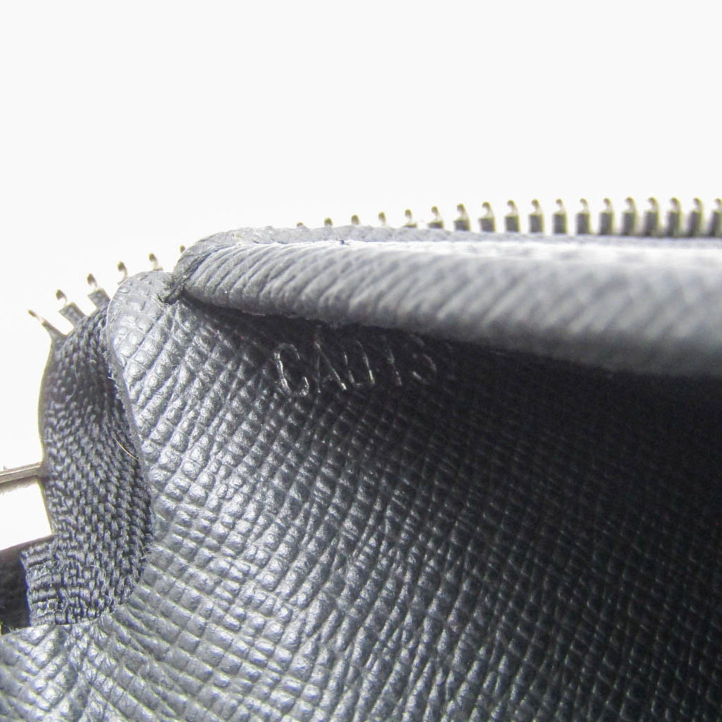 Louis Vuitton Zippy Leather Wallet ()