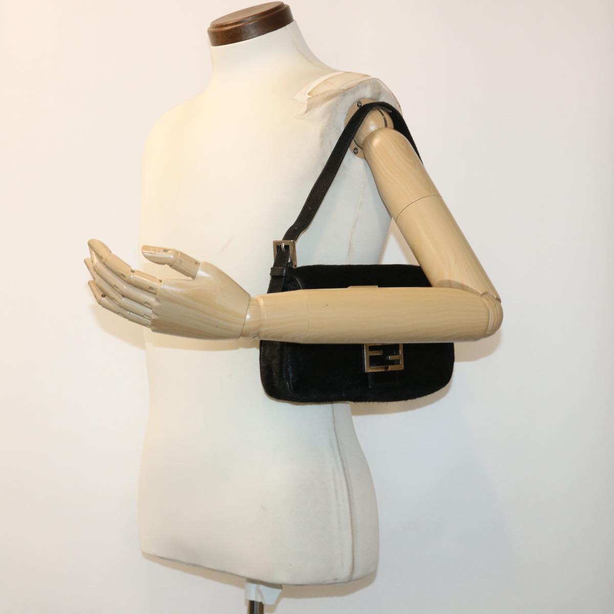 FENDI Mamma Baguette Shoulder Bag Harako leather Black fm2535