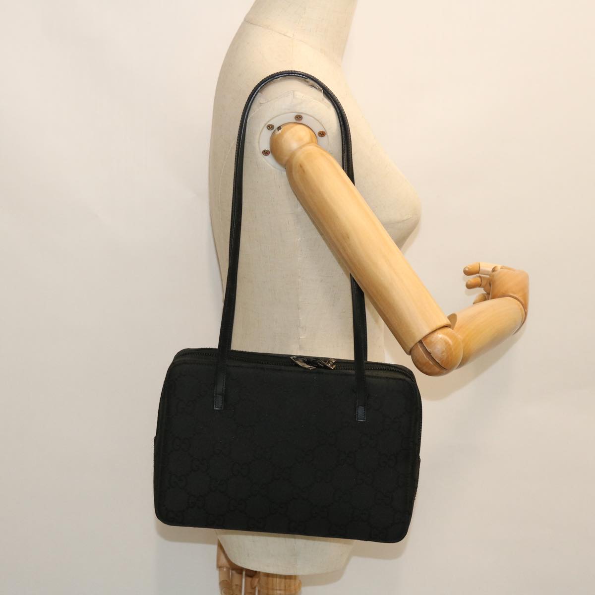 GUCCI GG Canvas Shoulder Bag Black fm2708
