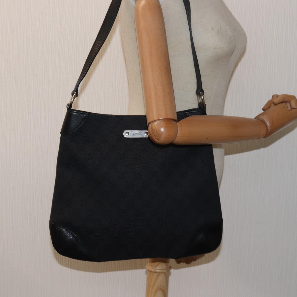 GUCCI GG Canvas Shoulder Bag Outlet Black 196140 fm3505