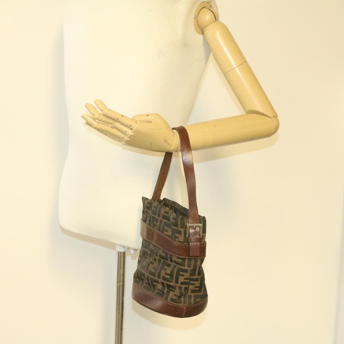 FENDI Zucca Canvas Hand Bag Brown Black am808g