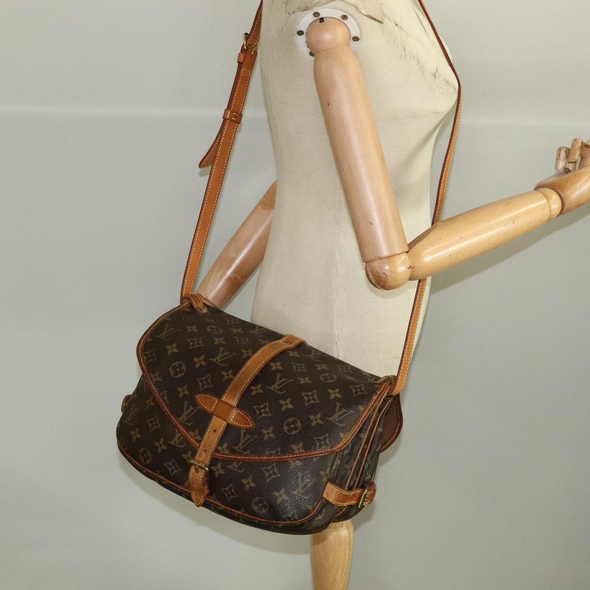 LOUIS VUITTON Monogram Saumur 30 Shoulder Bag M42256 LV hk1885