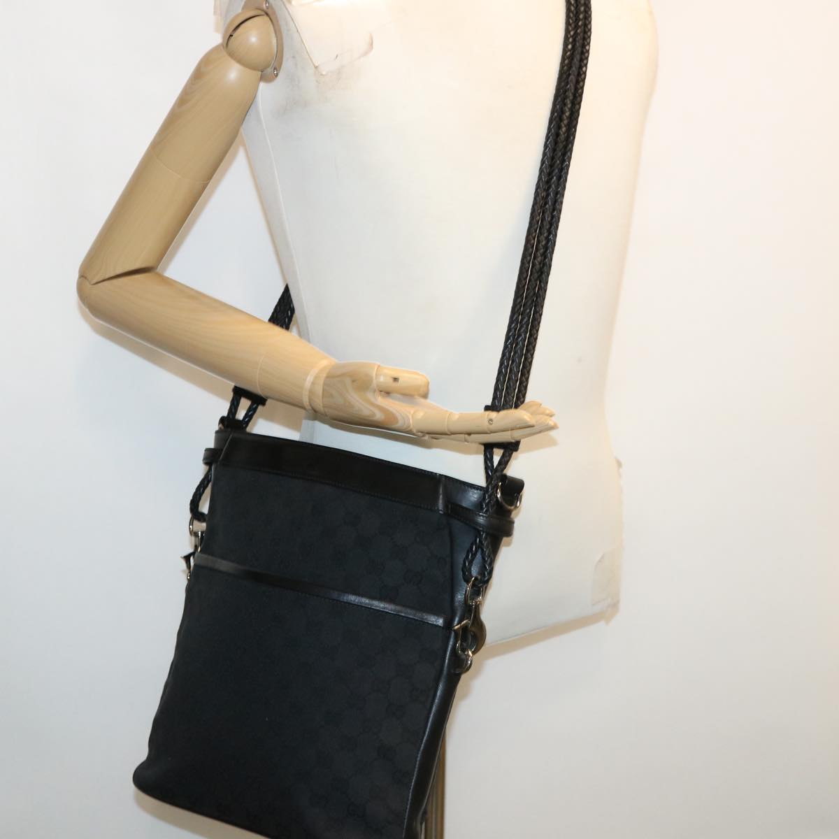 GUCCI GG Canvas Shoulder Bag Black 1090972128 ki2297