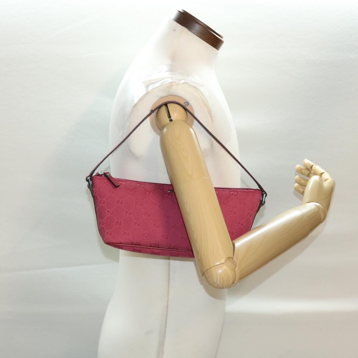 GUCCI GG Canvas Hand Pouch Pink 07198 ki2852