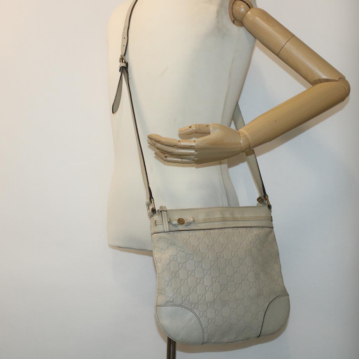 GUCCI GG Canvas Guccissima Shoulder Bag White ki2988