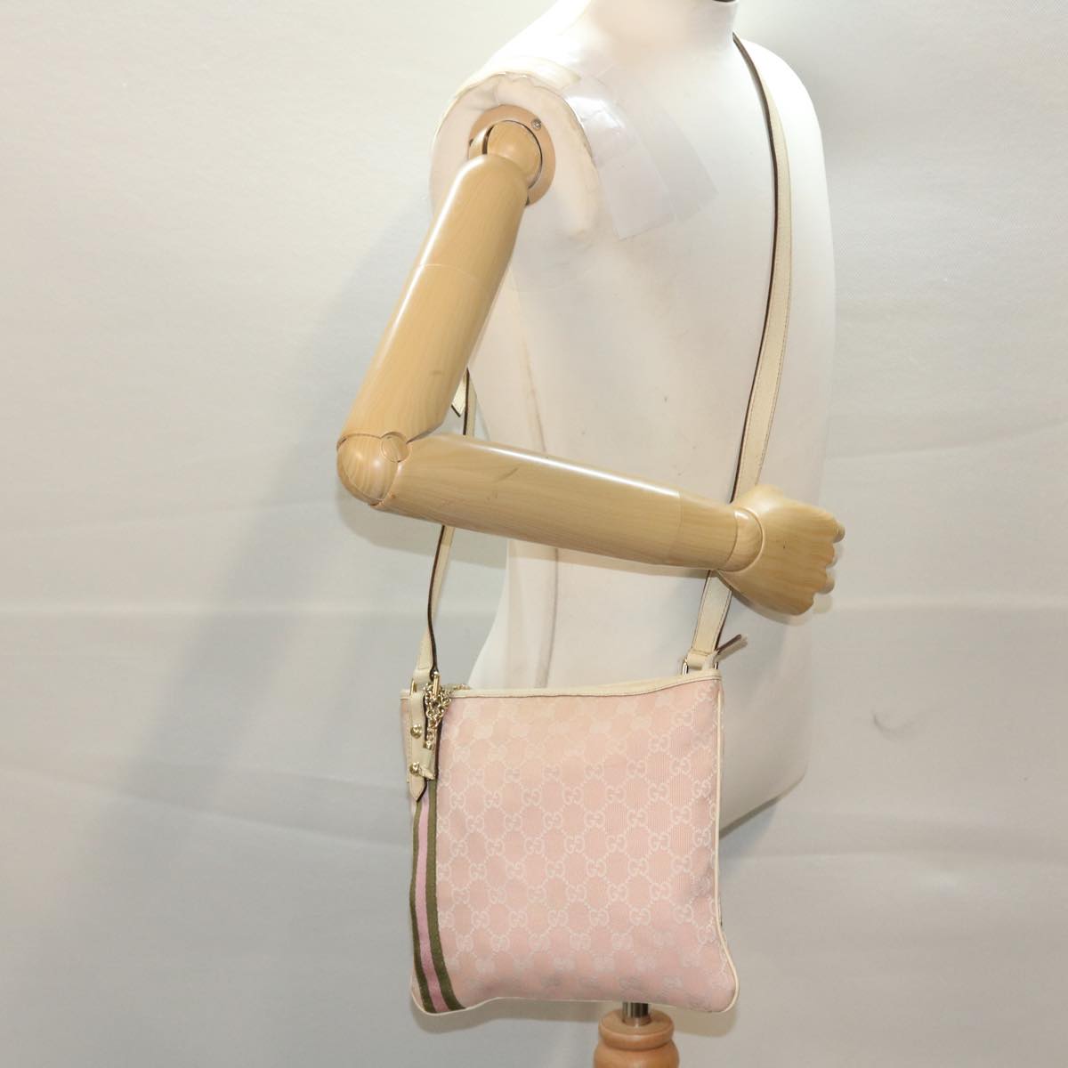 GUCCI GG Canvas Sherry Line Shoulder Bag Pink Khaki 144388 ki3108