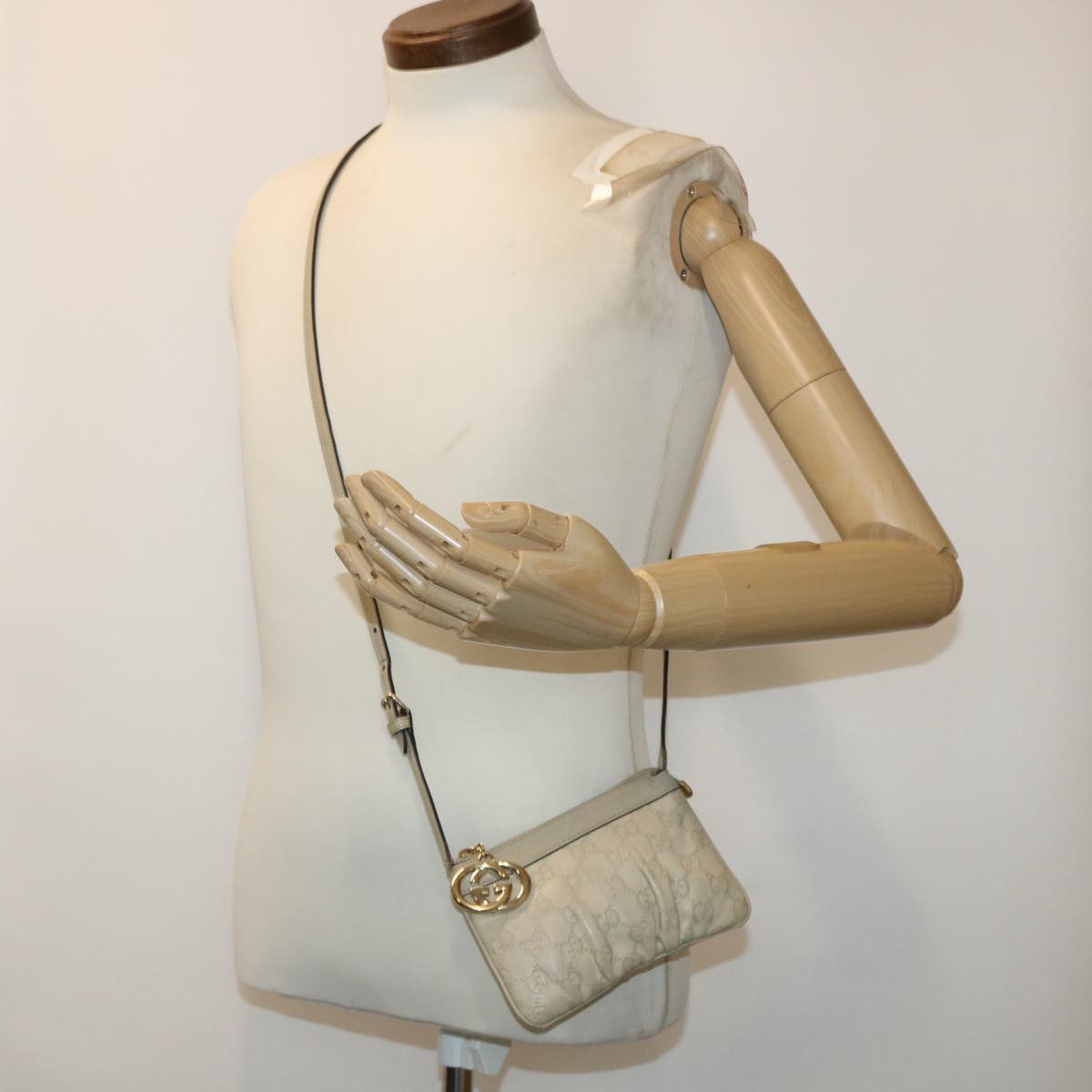 GUCCI GG Canvas Shoulder Bag White 212216 ki3158