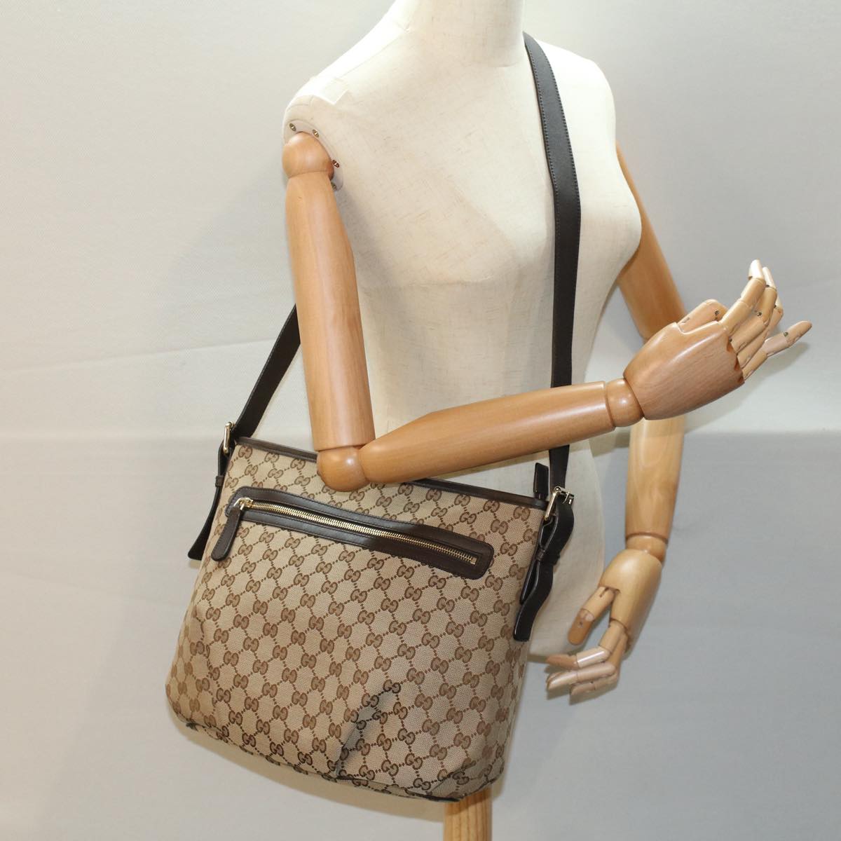 GUCCI GG Canvas Shoulder Bag Beige 388930 ki3436