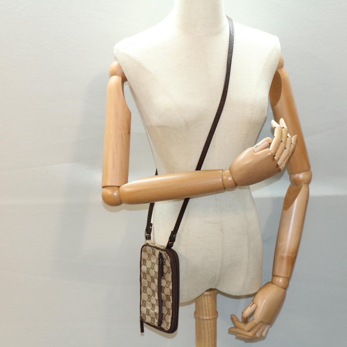 GUCCI GG Canvas Shoulder Pouch Beige 124616 ki3447