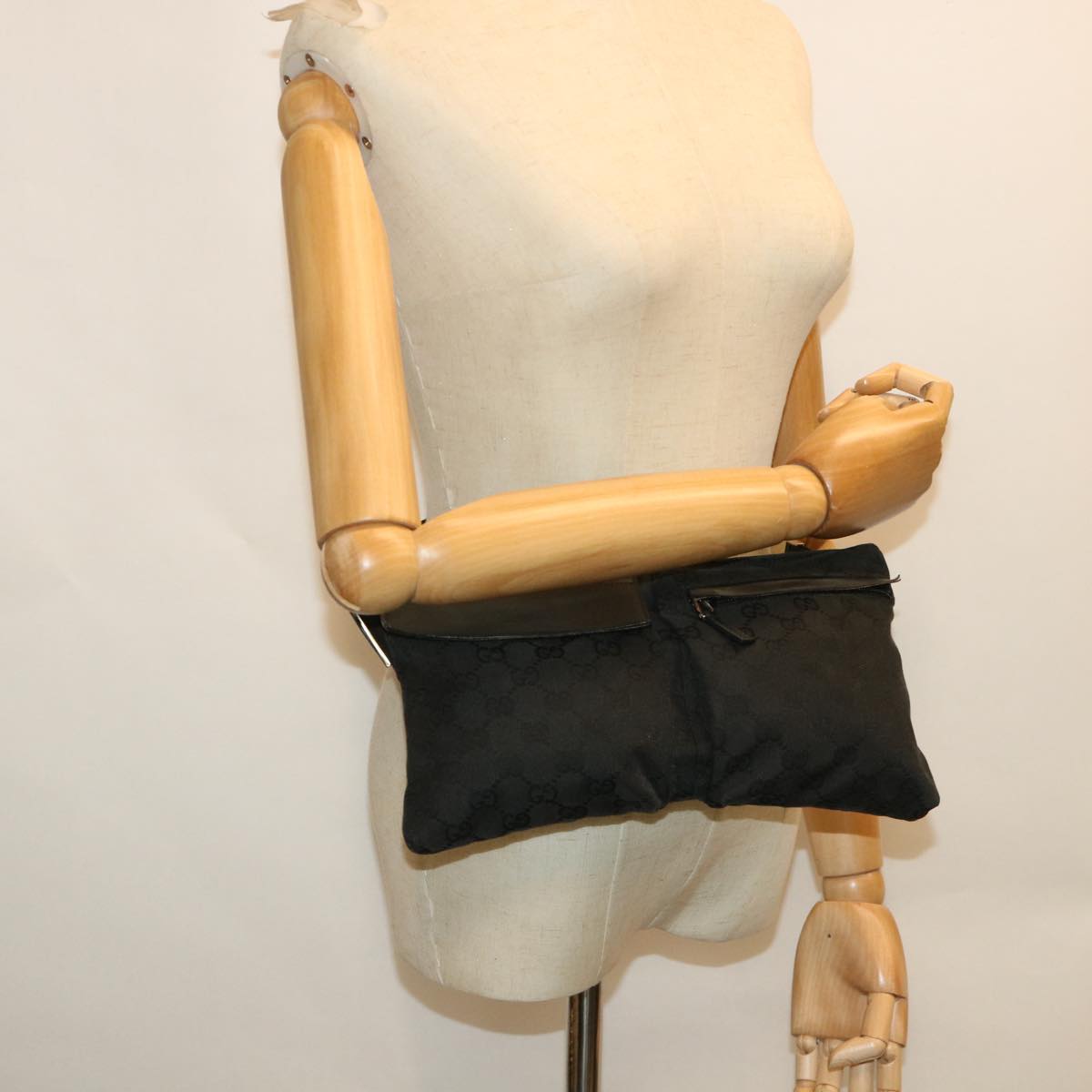GUCCI GG Canvas Waist bag Black 28566 ki3540