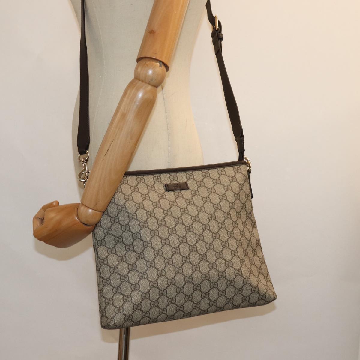 GUCCI GG Supreme Shoulder Bag PVC Beige 388924 ki4557A