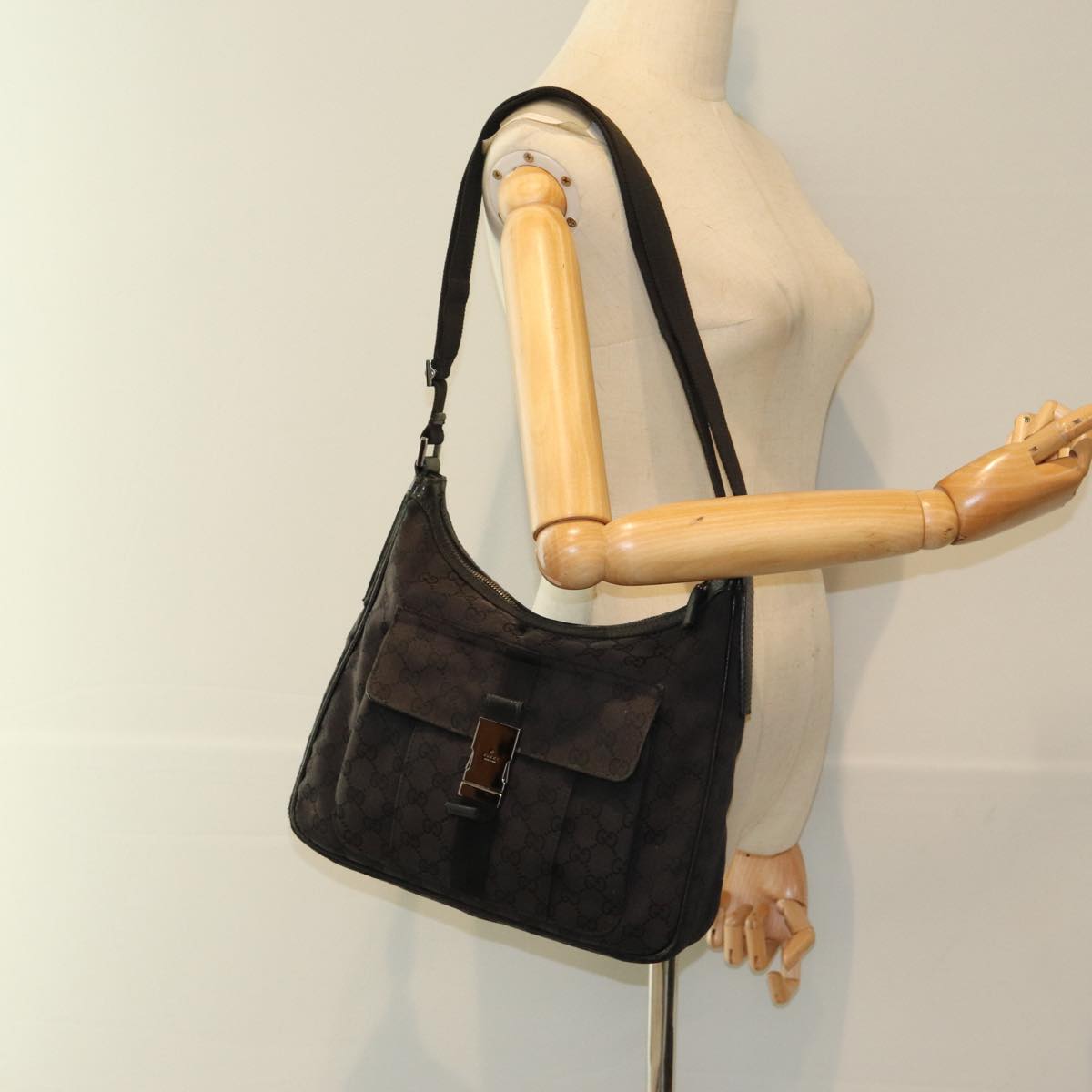 GUCCI GG Canvas Shoulder Bag Black 131211 ki4683