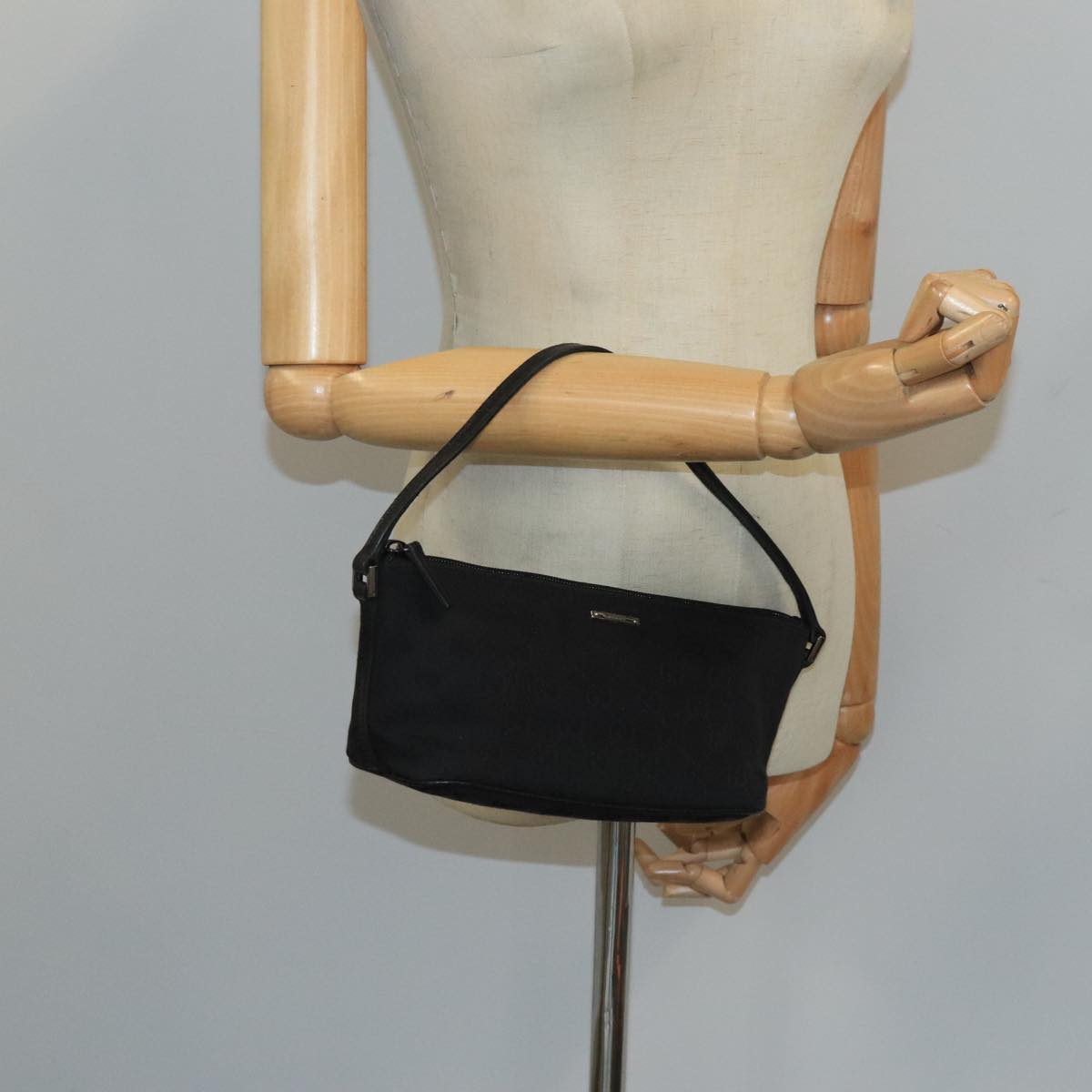 GUCCI GG Canvas Accessory Pouch Black 07198 mr685